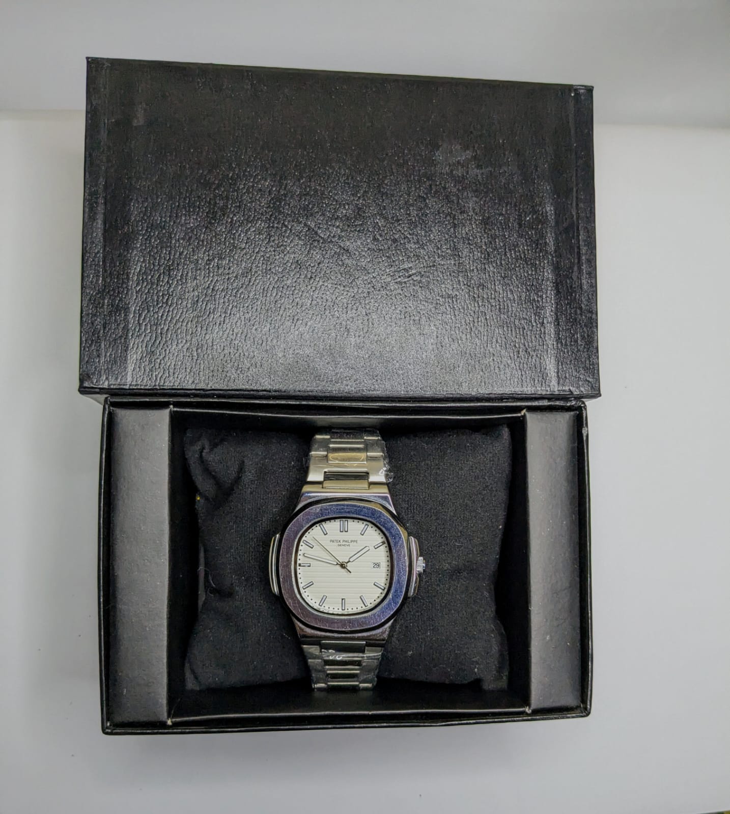 Petak phillap(Silver chain strap&white dail)